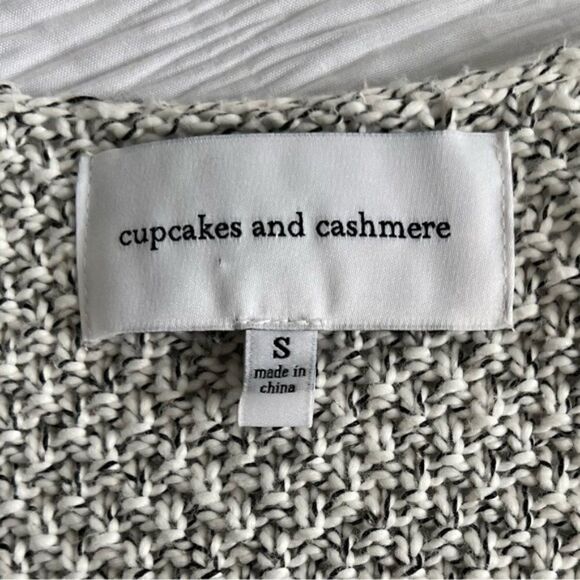 Cupcakes and Cashmere Fringe Trim Cardigan size S - Picture 5 of 6